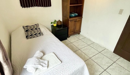 Basic Room, 1 Twin Bed, Shared Bathroom (ELA1)
