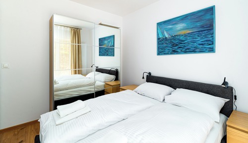 Apartment (6 D)