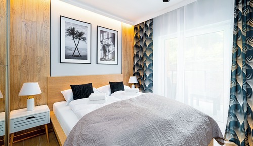 Apartment (12 D)