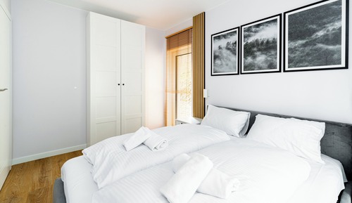 Apartment (5 C)