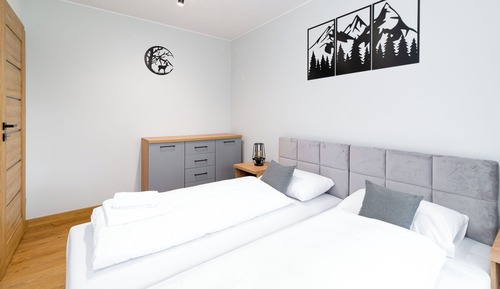 Apartment (12 B)