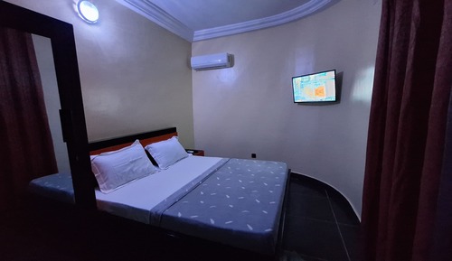 Economy Room, 1 Queen Bed