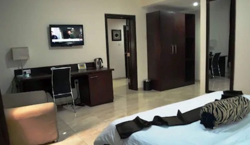 Standard Room, 1 King Bed, Pool View
