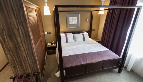 Deluxe Room, 1 King Bed, City View
