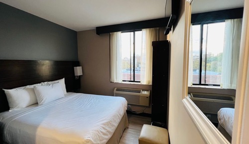 Standard Room, 1 Queen Bed