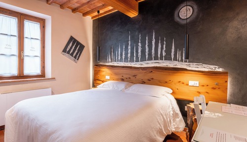 Standard Room, 1 Queen Bed, Non Smoking, Garden View
