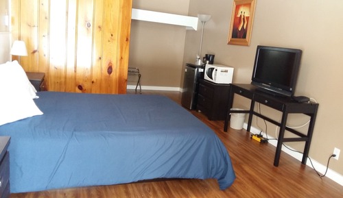 Standard Room, 1 Queen Bed