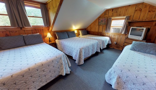 Classic Cabin, 3 Bedrooms, Fireplace, River View