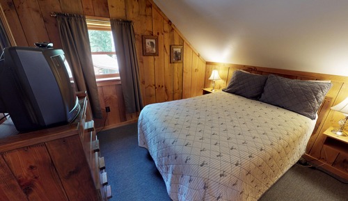 Classic Cabin, 3 Bedrooms, Fireplace, River View