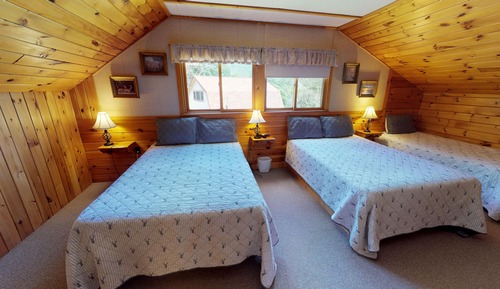 Classic Cabin, 3 Bedrooms, 2 Bathrooms, River View