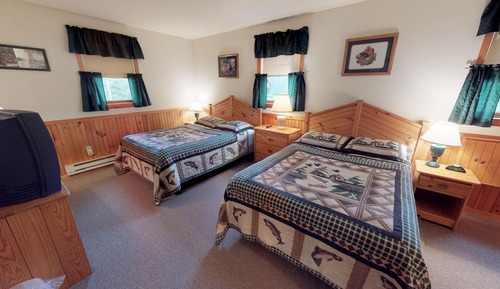Deluxe Cabin, 2 Bedrooms, Fireplace, River View