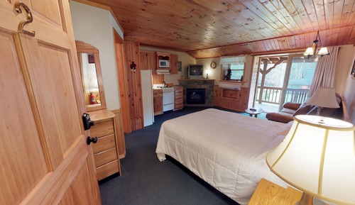 Standard Suite, 1 Queen Bed, Non Smoking, Kitchen