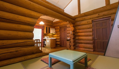 Outbuilding Log Cottage, Smoking