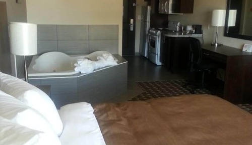 Deluxe Room, 1 King Bed, Jetted Tub
