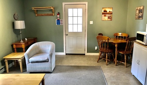 1Bedroom Cottage Double Bed/ double pullout sofa pet friendly (easy water access)