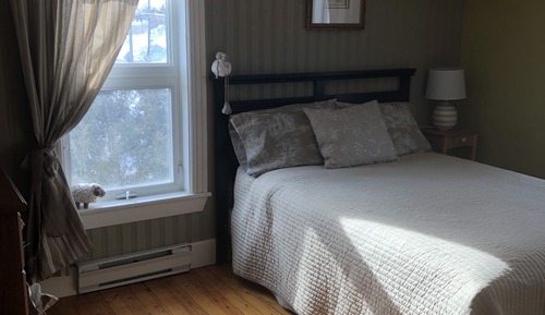 Family Room (Frenette)