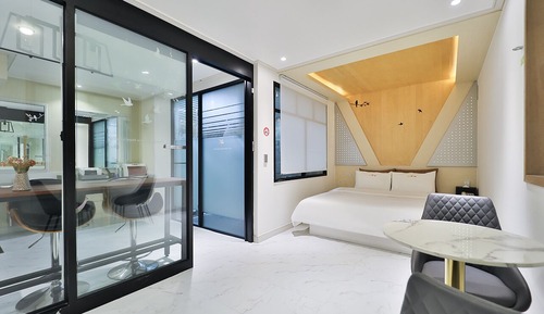Deluxe Wine Room
