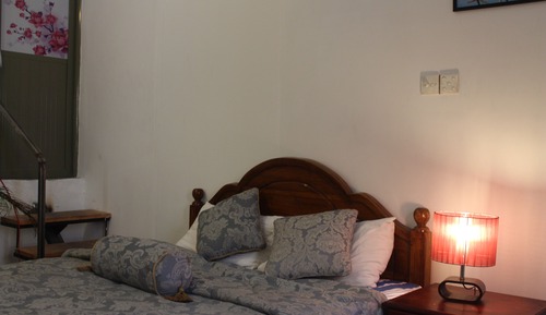 Deluxe Room, 1 Queen Bed, Kitchenette, Pool View