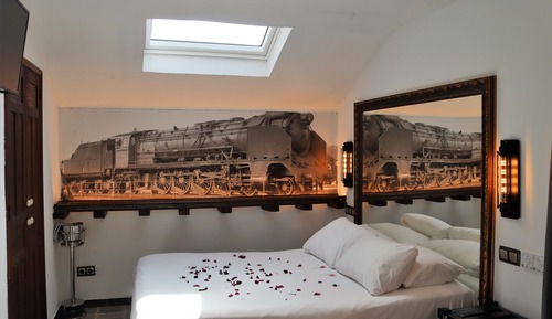 Romantic Suite, Hot Tub (El apeadero)