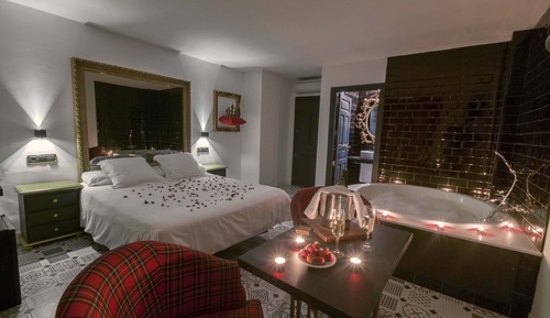 Suite, Hot Tub, Garden View (La alcoba de la reina)