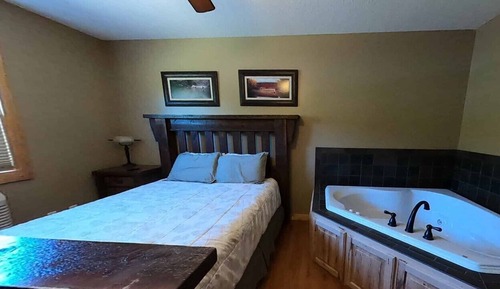Honeymoon Cabin