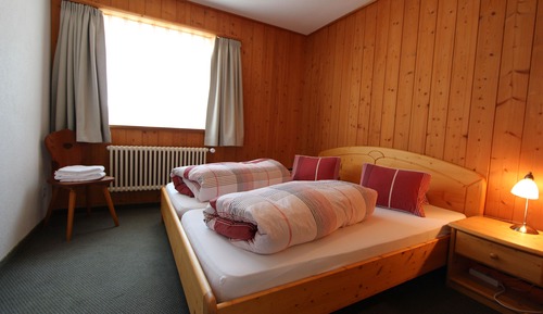 Double Room, Shared Bathroom (DE 2 E)