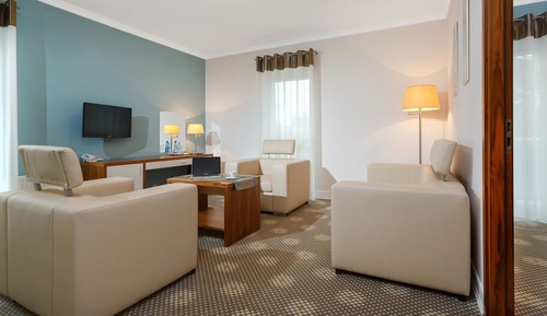 Suite, 1 King Bed, Non Smoking (with Sofabed)