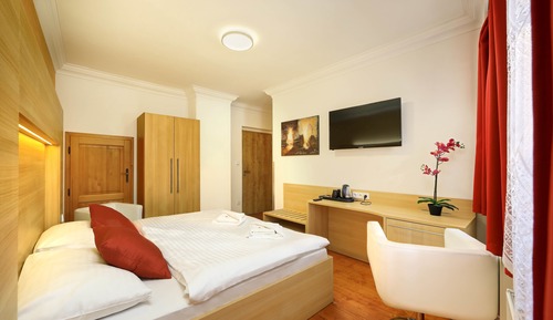 Romantic Double Room, 1 King Bed, Refrigerator, Garden View