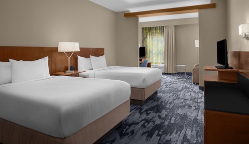 Suite, 1 Bedroom (Mobility/Hearing Access, Roll-In Shwr)