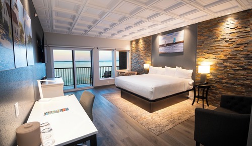 Superior Room, 1 King Bed, Lake View