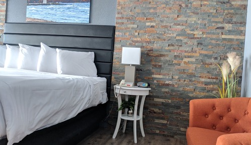 Room, 1 King Bed, Lake View