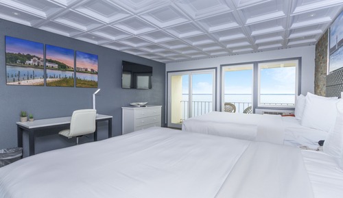 Room, 2 Queen Beds, Lake View