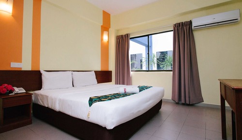 Deluxe Room, 1 Queen Bed, City View