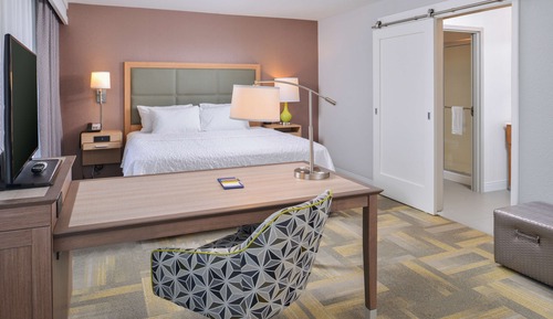 Studio, 1 King Bed, Non Smoking, Refrigerator & Microwave (Wet Bar)