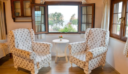 Suite, Lake View