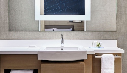 Suite, Multiple Beds (Mobility/Hearing Access, Roll-In Shwr)