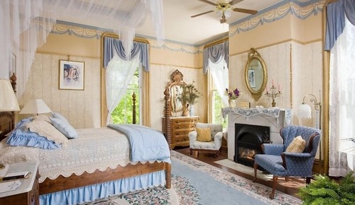 Deluxe Room, 1 Queen Bed, Non Smoking, Fireplace (Avie's Room)