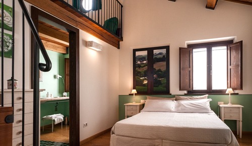Deluxe Apartment