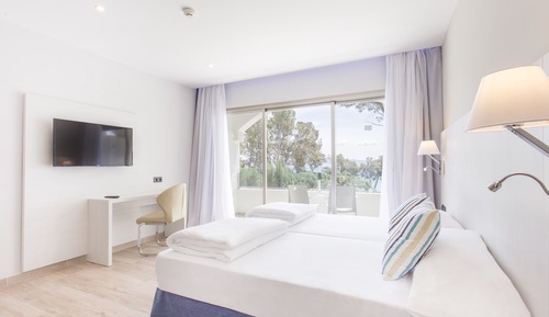 Double Room (2 adults + 1 child)