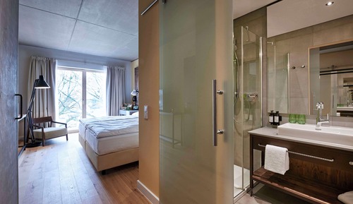 Comfort Room, 1 Double Bed, Bathtub (Larger Room)