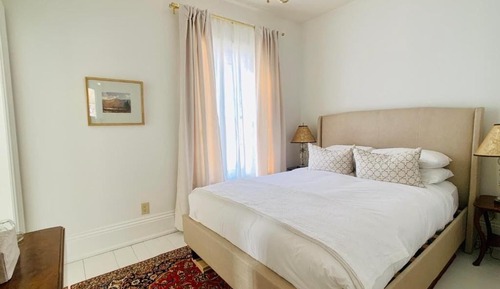 Basic Room, 1 Queen Bed