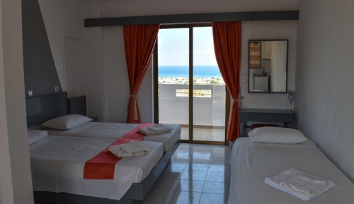 Triple Studio, Sea View