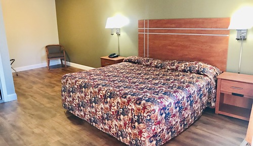 Room, 1 King Bed, Smoking