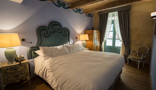 Deluxe Double or Twin Suite 