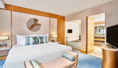 Breccia Suite, Bath up, City View, Executive lounge access