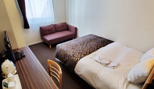 Double Room, Smoking