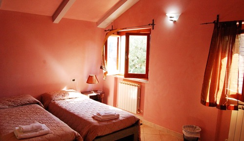 Classic Triple Room, Hill View
