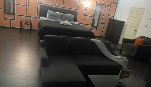 Deluxe Studio Suite, 1 King Bed, Kitchenette