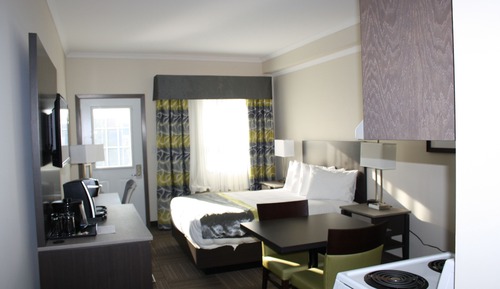 Room, 1 Queen Bed, Kitchenette (Not Pet Friendly)