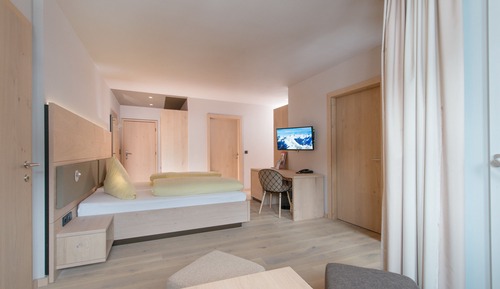 Family Suite (Widderstein)